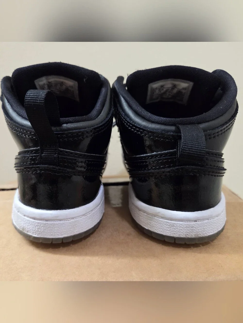 Nike Air Jordan 1 Mid SE. Toddler Size 9c. Black/ White/ Dark Concord.